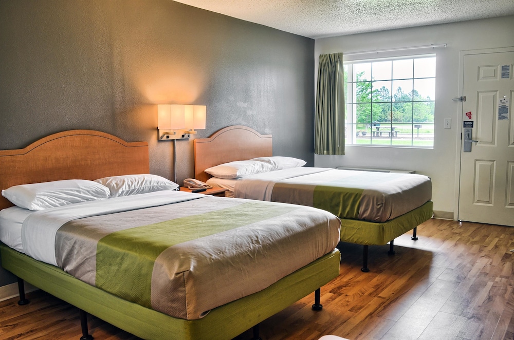 Standard Room, 2 Double Beds, Smoking - Photo 3