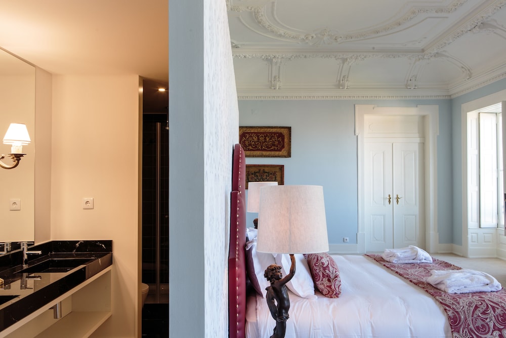 Master Suite with Panoramic View photo 3