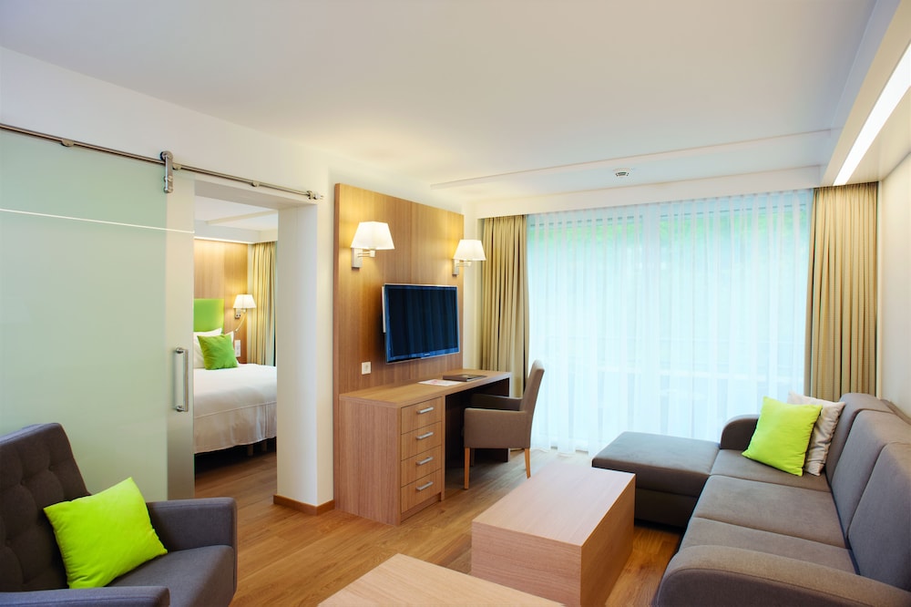 Suite (Wellness & Fitness Access) - Photo 3