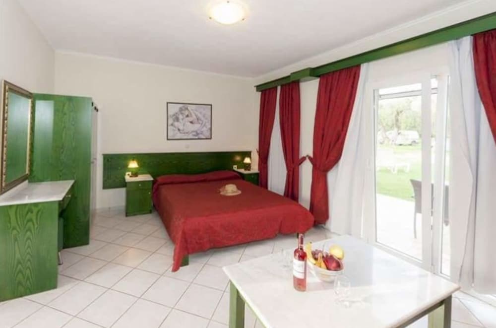 Basic Studio, 1 Double Bed with Sofa bed