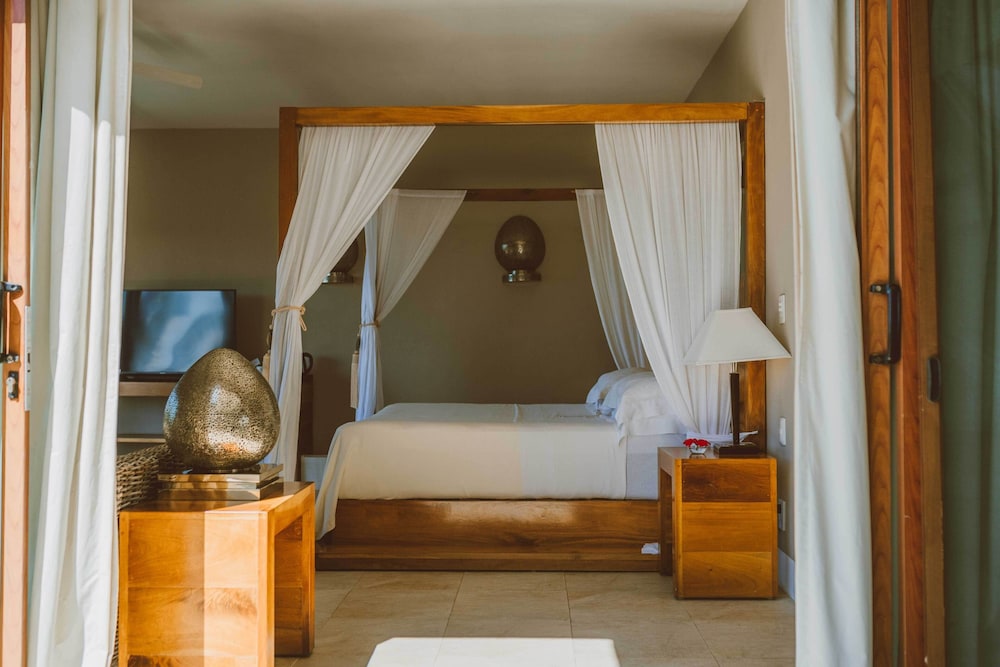 Cleopatra Honeymoon Suite