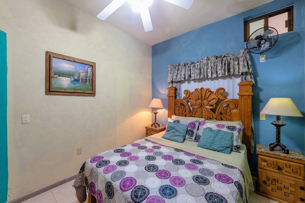 Deluxe Suite, 1 Queen Bed, Pool View