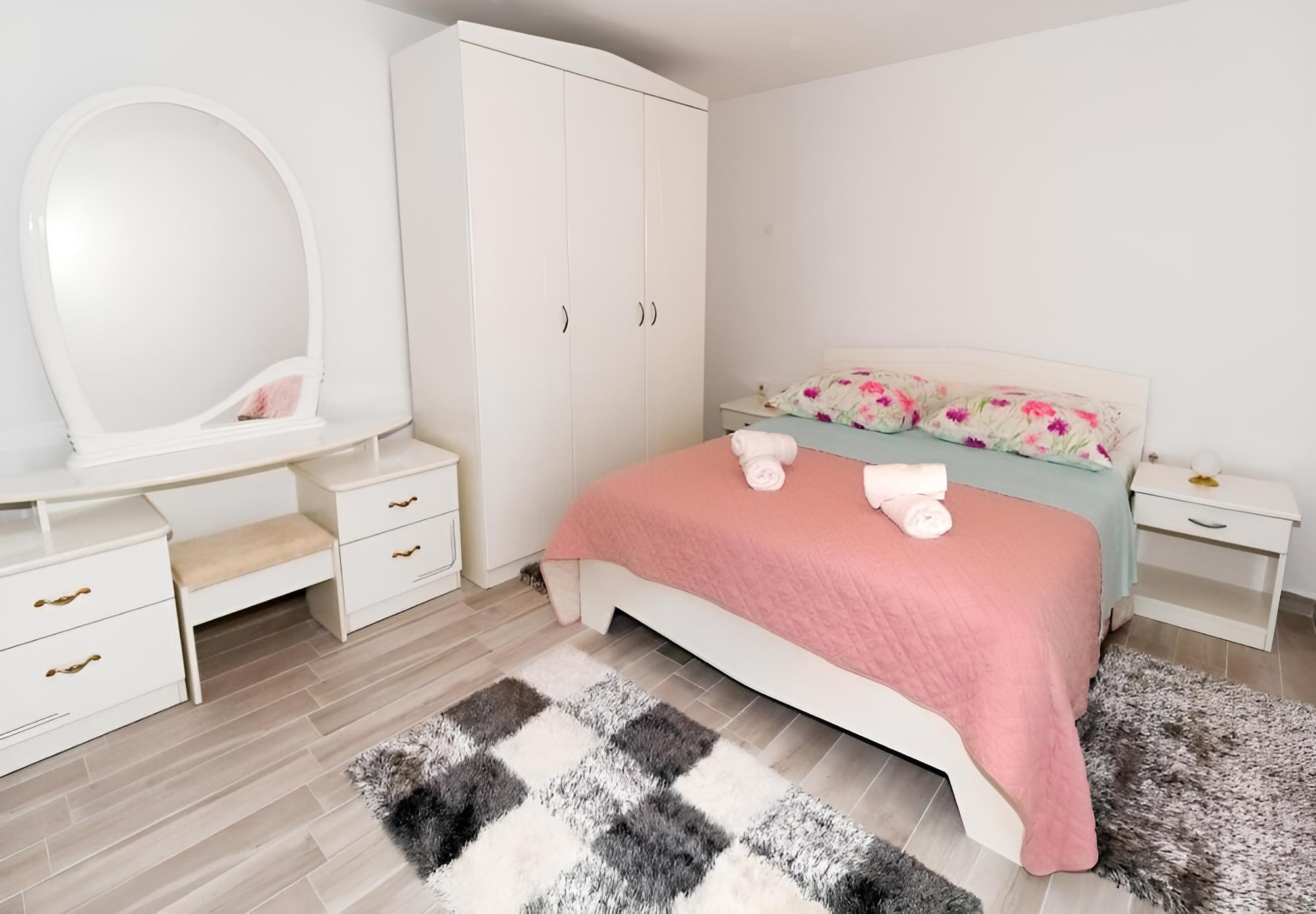 Apartment (Angel - nice garden - A1(4+2))