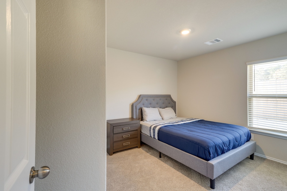 House (4 Bedrooms) photo 2