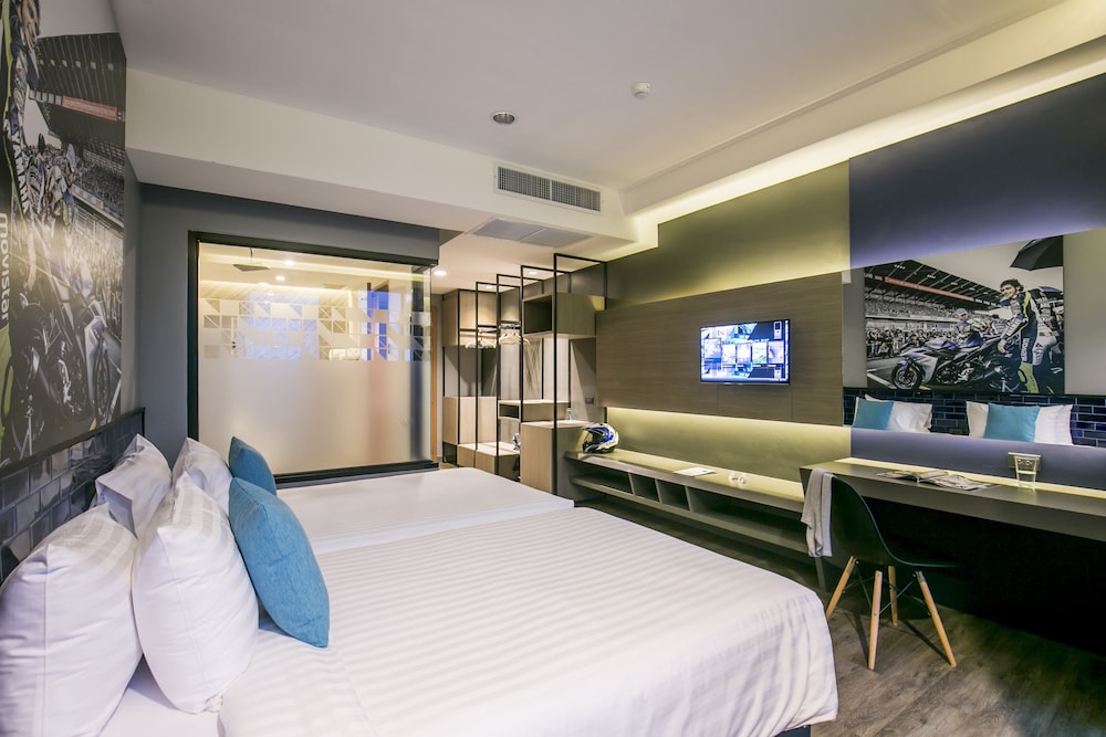 Deluxe King Room photo 2
