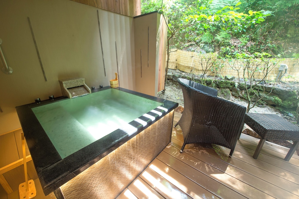 Superior Room with Open-Air Hot Spring Bath with wood deck, 44m2 (Yama-no-Terrace) Non smoking photo 3