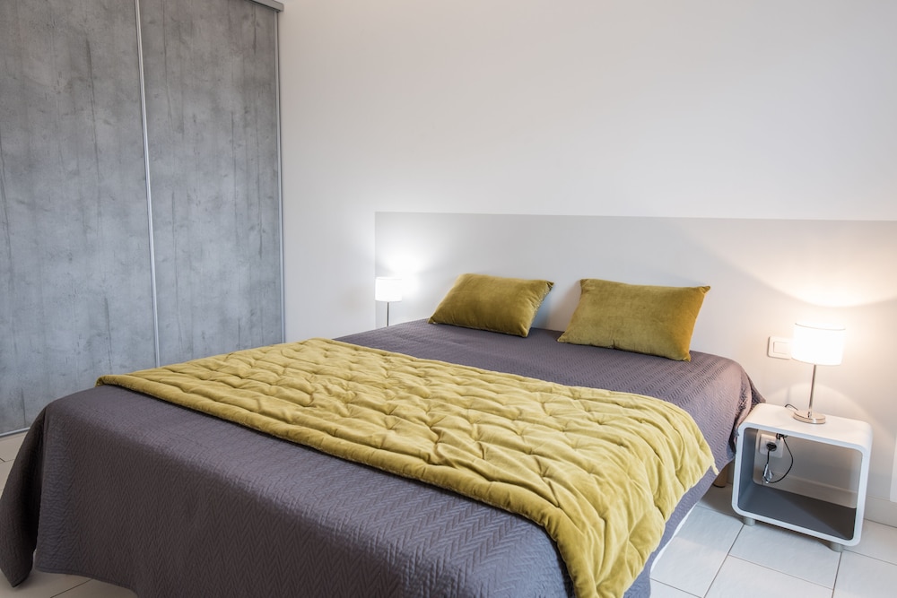 Apartment (F2)