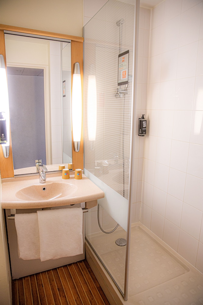 Standard Twin Room, Multiple Beds - Photo 4
