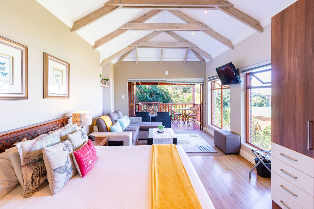 Luxury Studio Suite 4 - Sea Facing photo 3