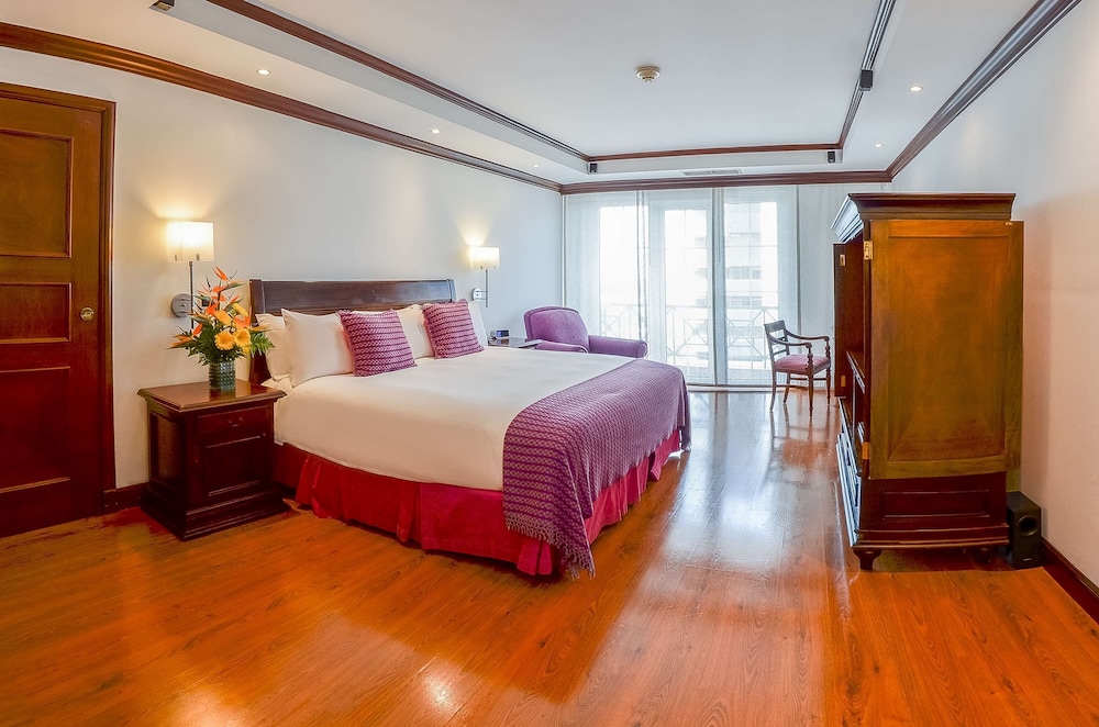 Master Suite 1 King Bed photo 3