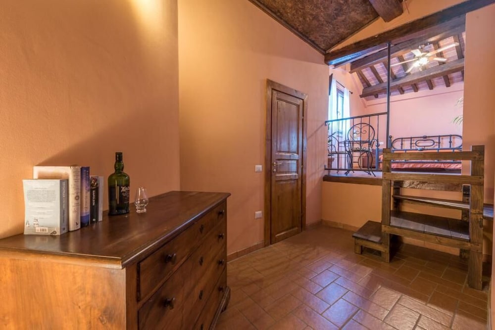 Design Double Room, Hill View photo 2
