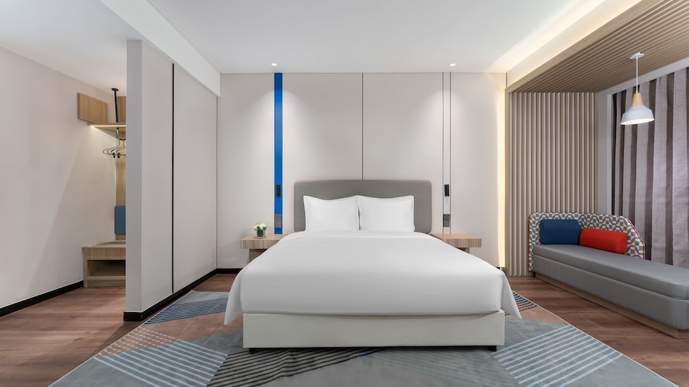 Standard Room, 1 King Bed (Extra Floor Space)