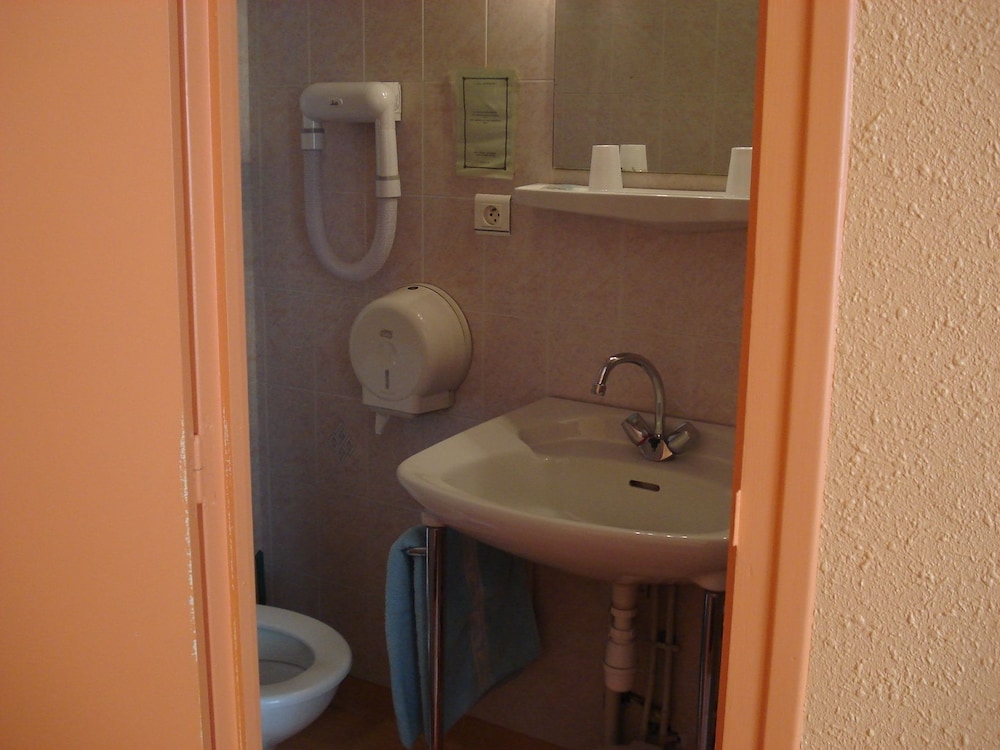 Comfort Room photo 2