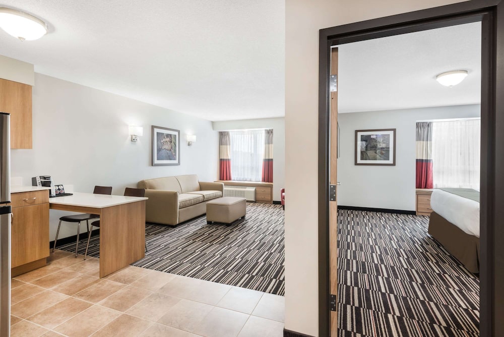 Suite, 1 Queen Bed, Non Smoking, Kitchenette photo 2