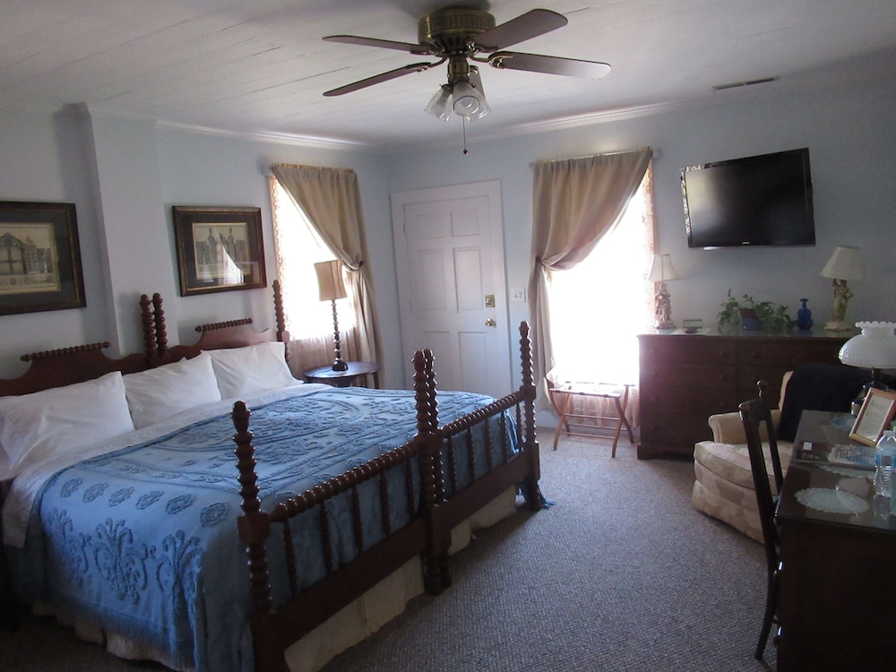 Deluxe Room, 1 King Bed photo 1
