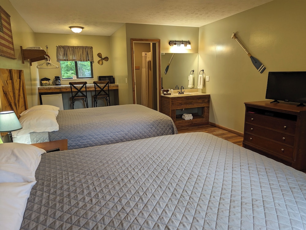 2 Queen Beds, Hotel Room photo 1