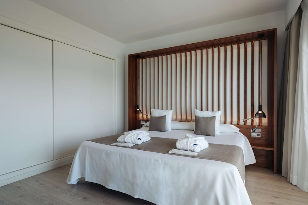 Junior Suite, Balcony, Sea View thumbnail 5