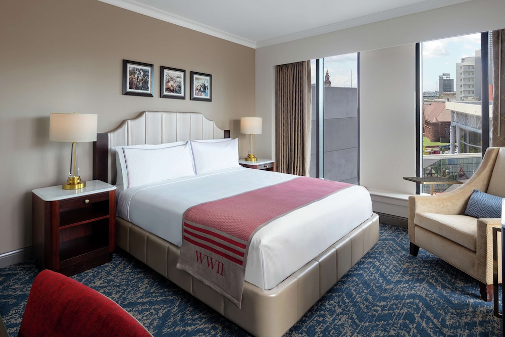 Deluxe Room, 1 King Bed, Corner - Photo 3