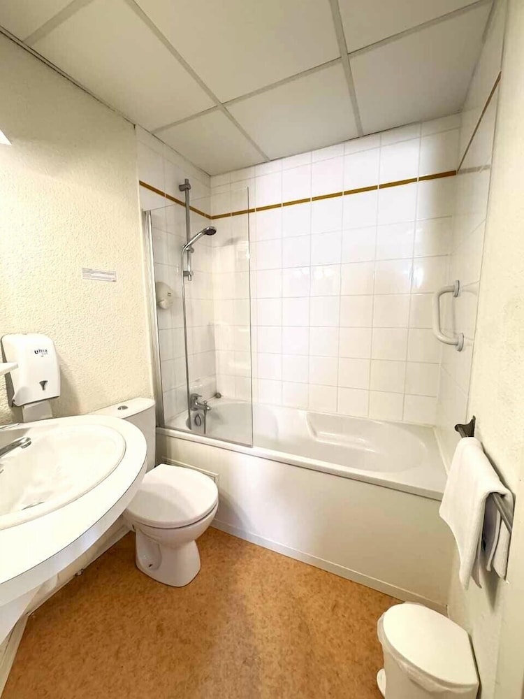 City Double or Twin Room, Partial Sea View, Beachside photo 3