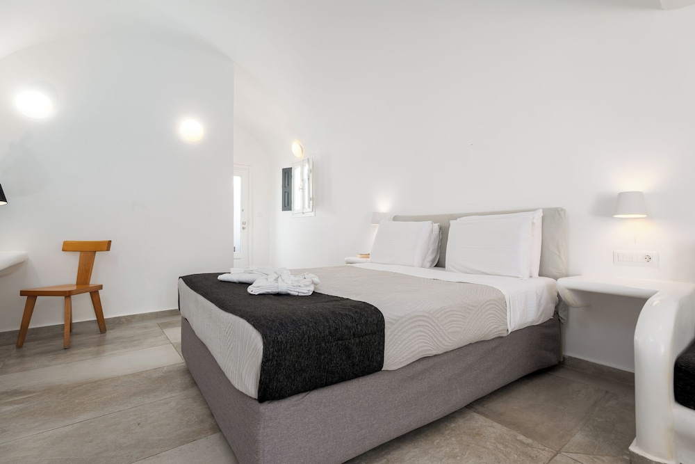 Suite with Heated Plunge Pool - Photo 7