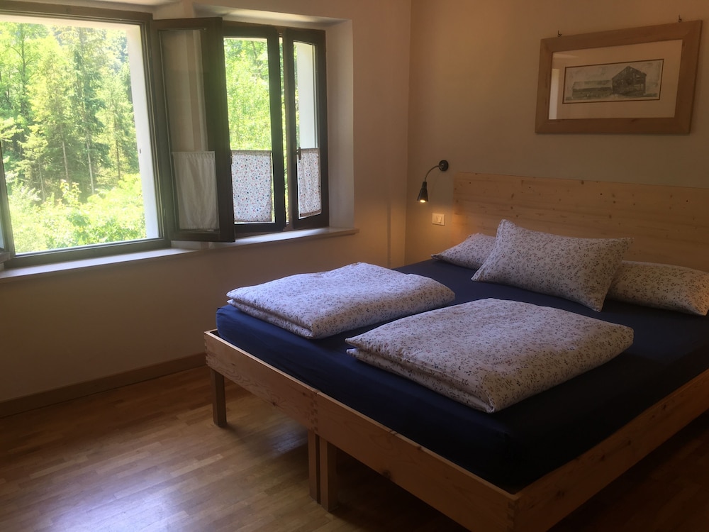 Double or Twin Room, 1 Queen Bed, Garden View photo 2