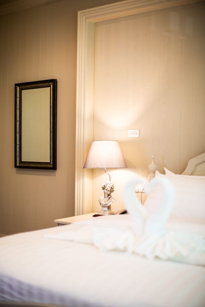 Signature Suite, 1 King Bed, Ensuite