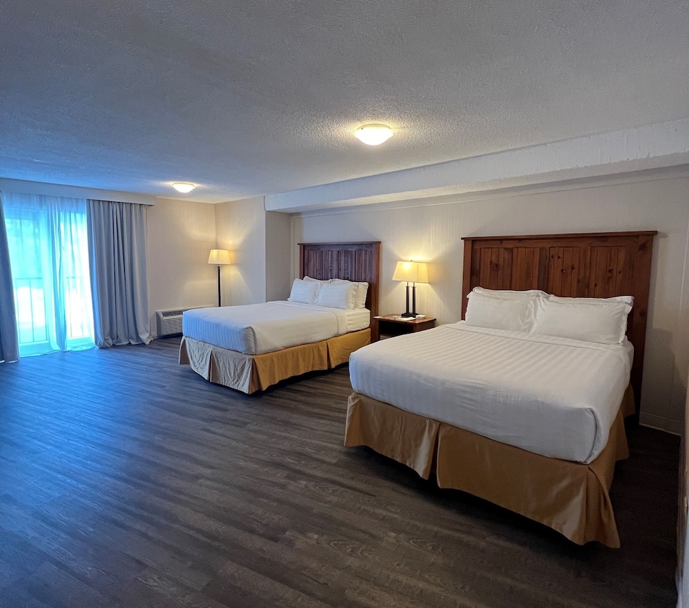 Suite, Multiple Beds, Non Smoking photo 3