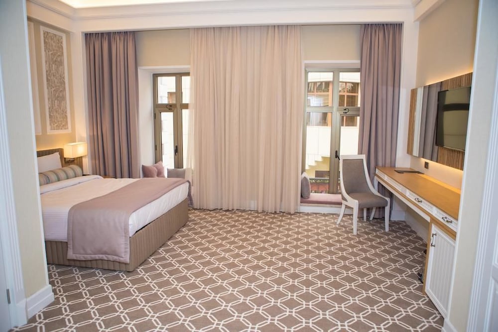 Deluxe Room, 1 King Bed, City View - Photo 4