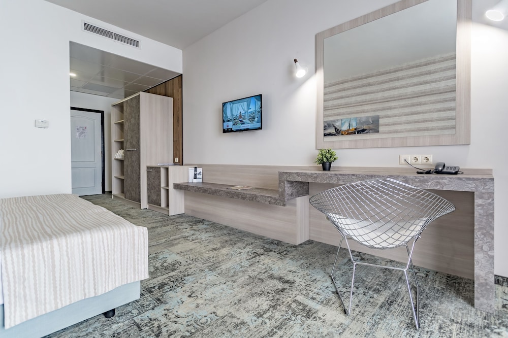 Deluxe Double Room, Partial Sea View (Beach Offer)