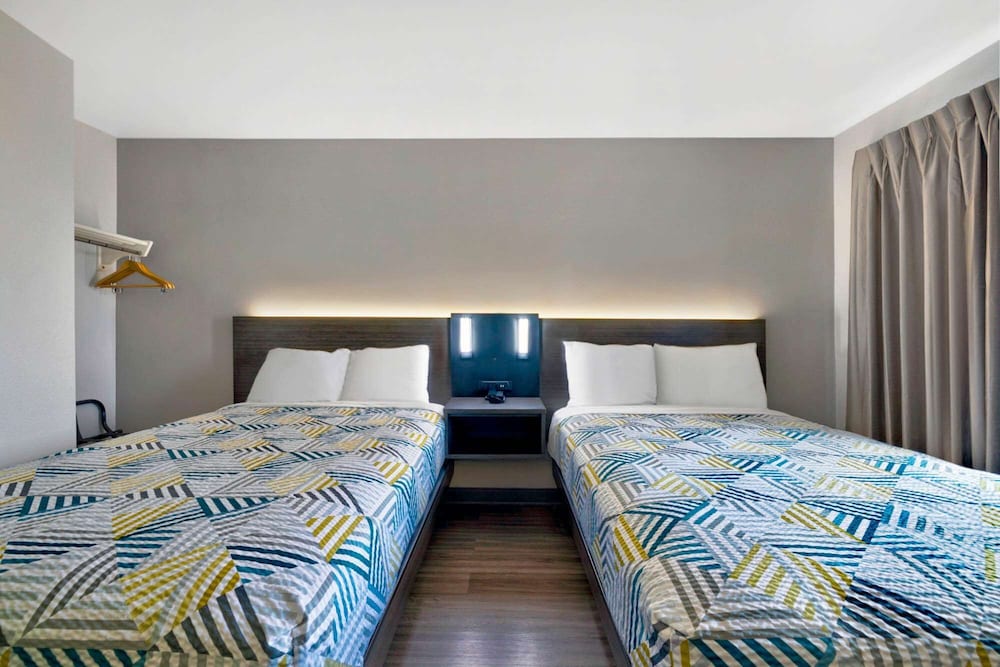 Deluxe Room, 2 Double Beds, Non Smoking, Refrigerator & Microwave photo 1