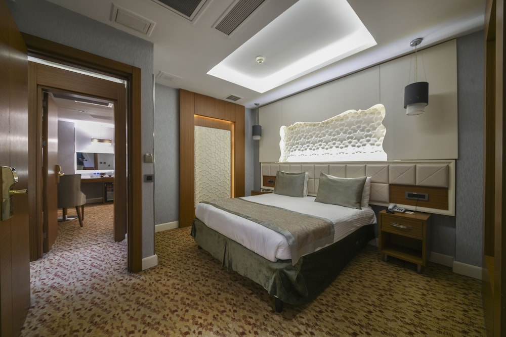 Deluxe Family Suite photo 1