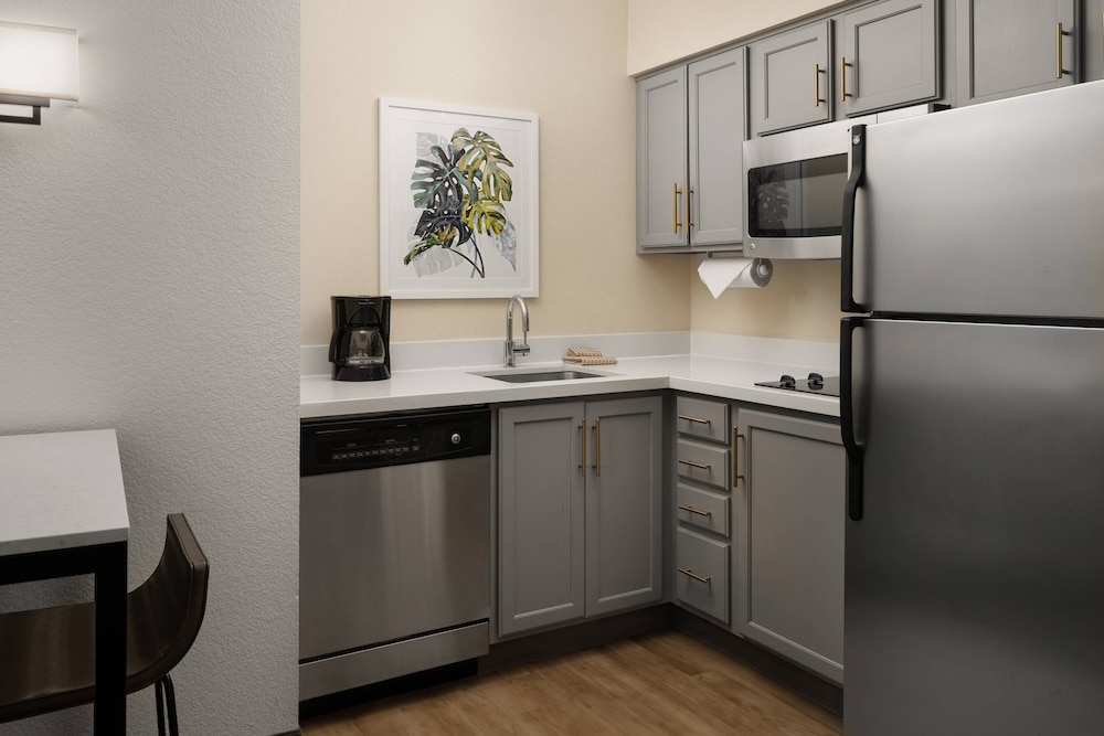 Suite, 2 Bedrooms - Photo 4