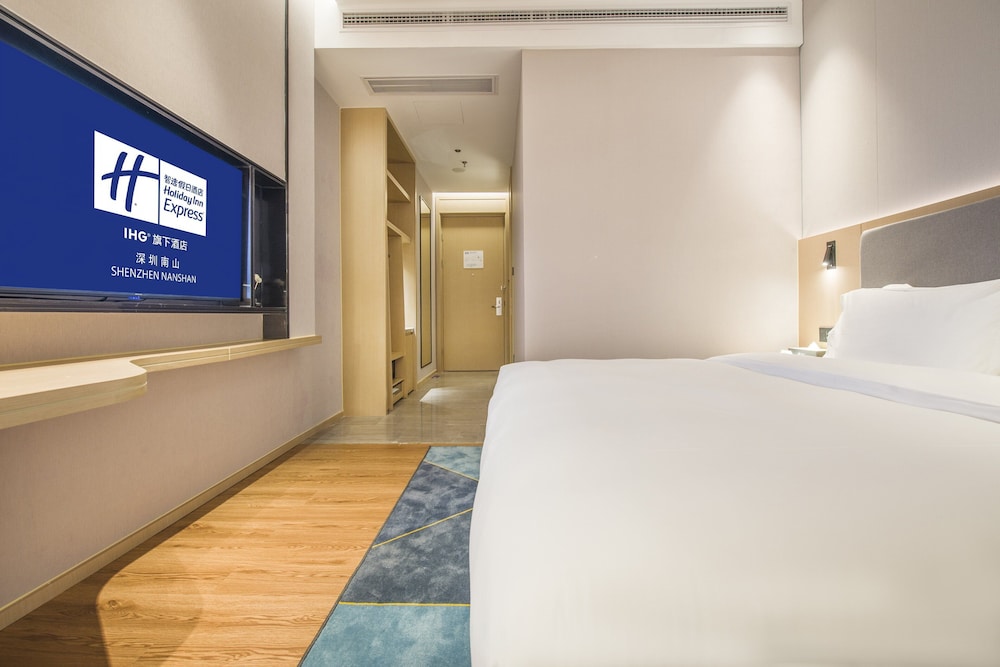 Standard Room, 1 King Bed - Photo 3