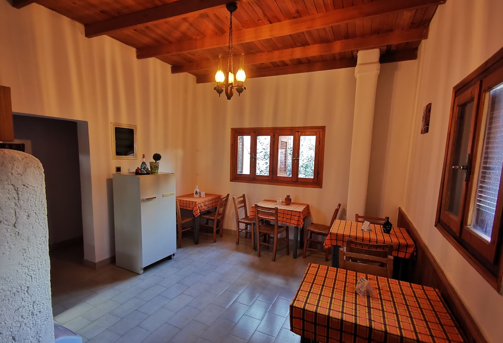 Family Room, Kitchen, Mountain View photo 2