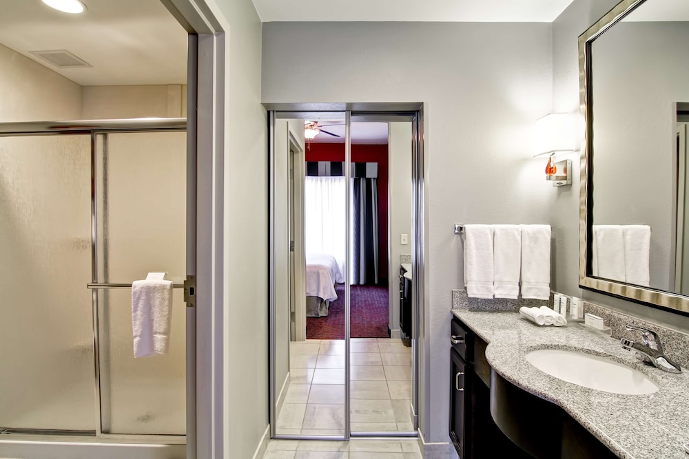 1 King 1 Bedroom Suite (Accessible) - Photo 7
