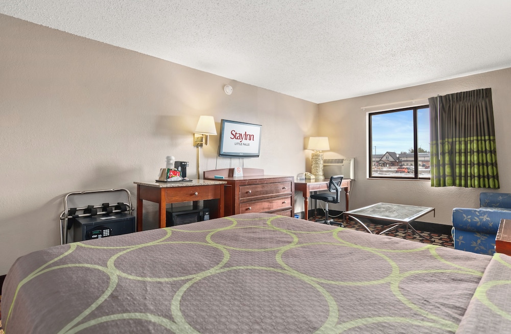 Suite, 1 Queen Bed, Non Smoking, Microwave photo 1