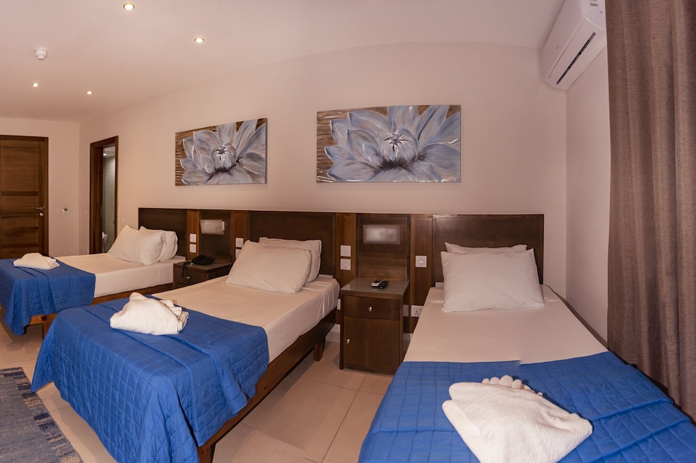 Triple Room, 3 Twin Beds photo 3