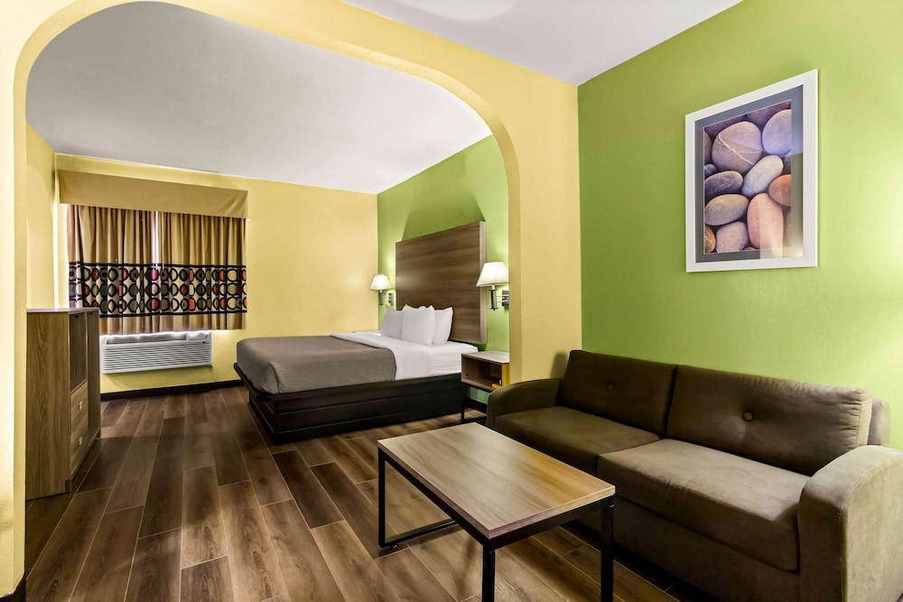 Suite, 1 King Bed with Sofa bed, Non Smoking photo 1
