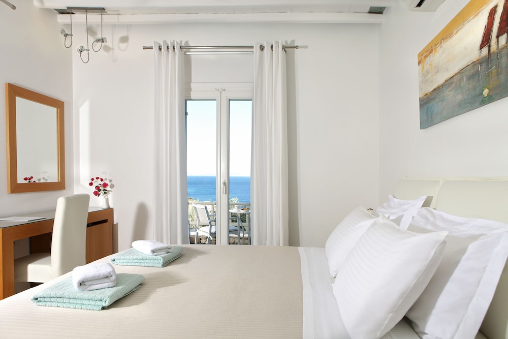 Petite Double Room | Upper floor with Sea view photo 1