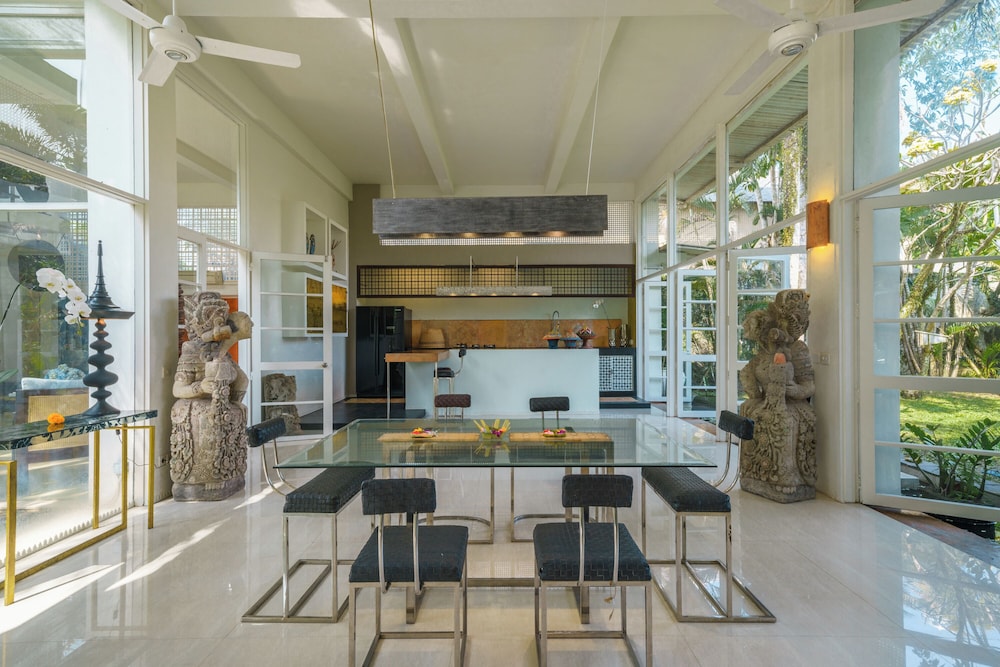 Luxury Villa photo 2