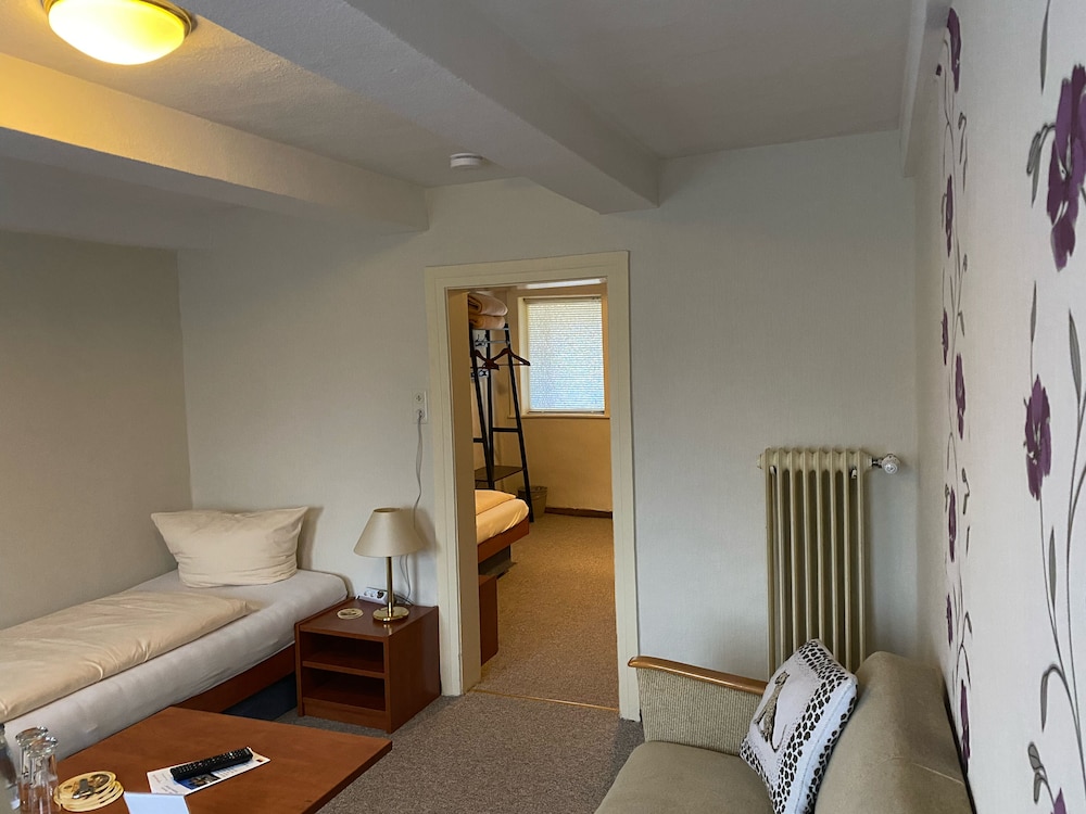 Basic Twin Room photo 2