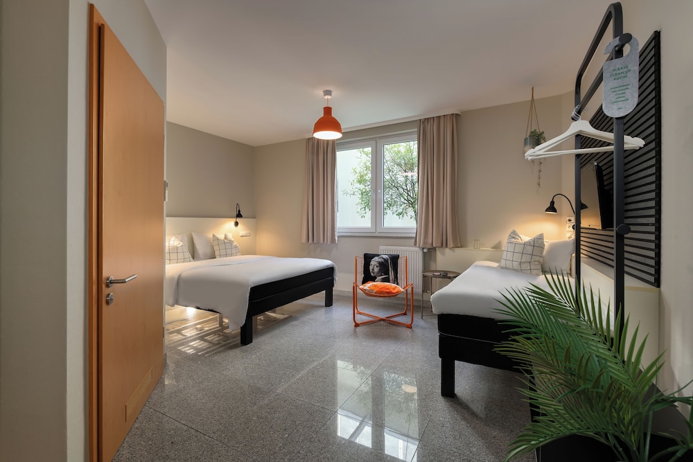 Comfort Triple Room, Non Smoking, City View photo 2