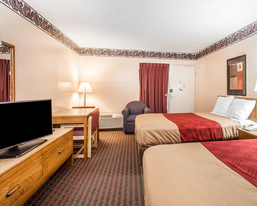 Standard Room, 2 Double Beds, Smoking photo 3