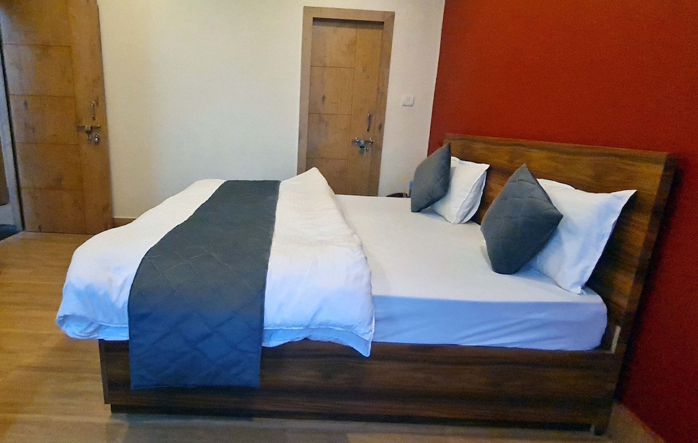 Deluxe Double Room - Photo 9