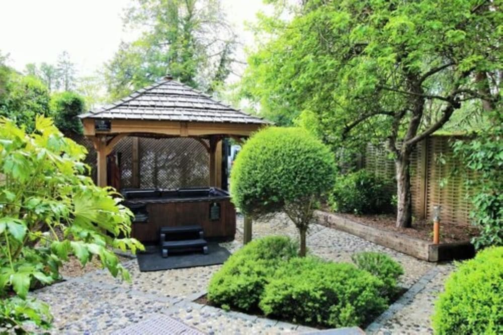Whooper Cottage with Hot Tub - Photo 5