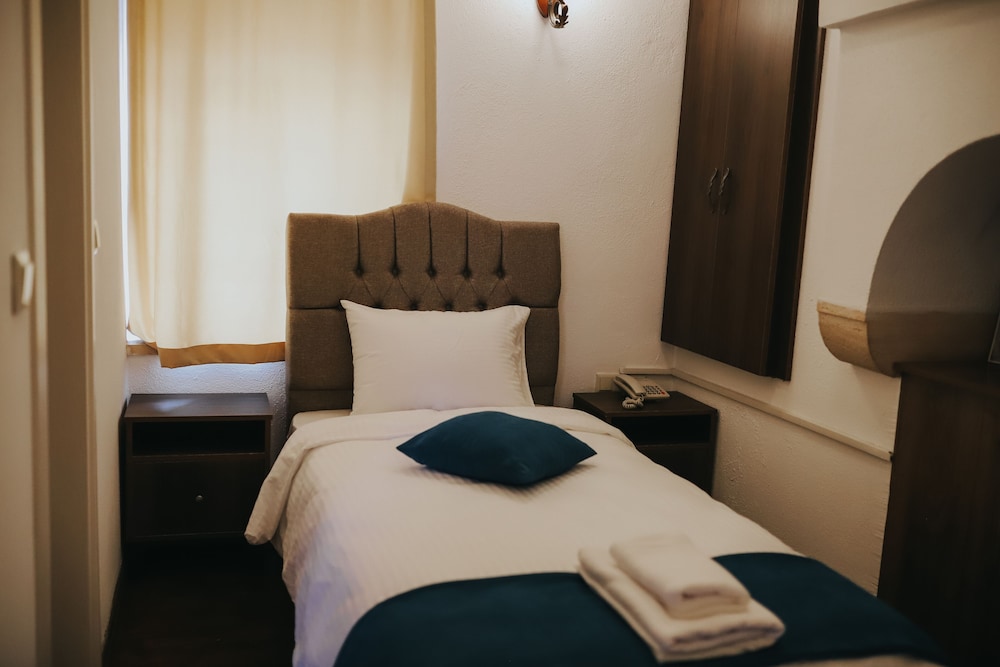 Basic Double or Twin Room photo 2