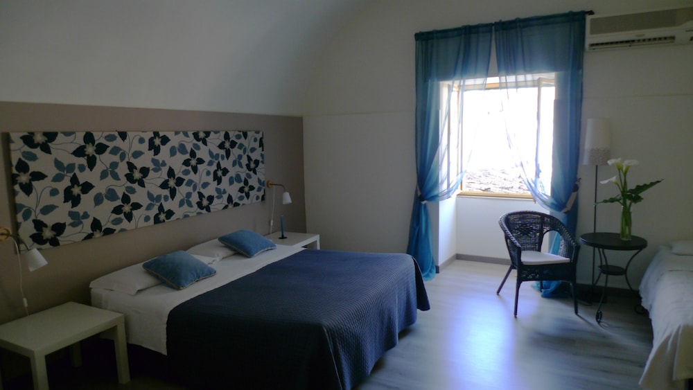 Comfort Triple Room, City View photo 2