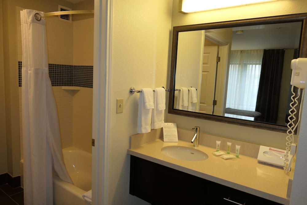 Suite, Multiple Beds (Two Bedroom) - Photo 7