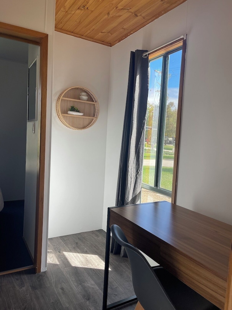 Classic Cabin, Balcony, Garden View photo 2