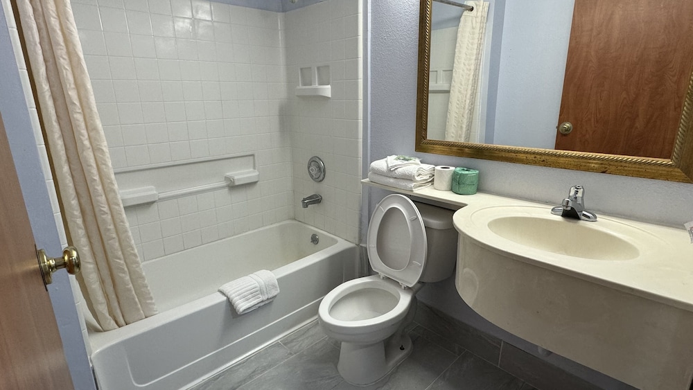 Deluxe Room, 2 Queen Beds, Non Smoking - Photo 4